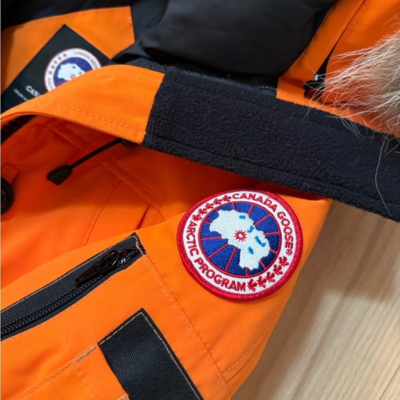 Canada Goose Montebello parka.Small . - Picture 5 of 8